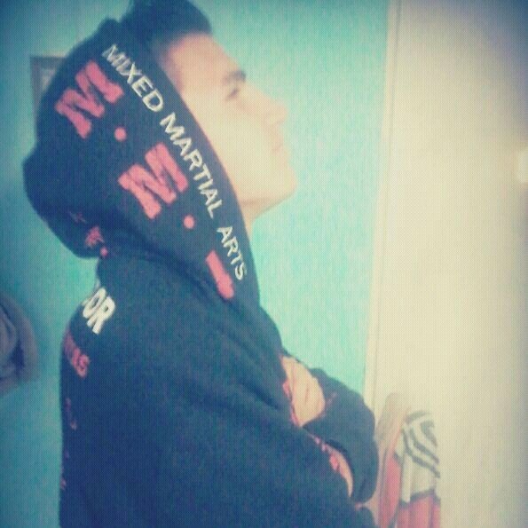 JONII_FER's profile picture. Paresco reservado y puedo parecer frío pero es sólo hasta que me conocen...seguime y te sigo ;)  solo soy otro chiko NADA NORMAL.soy una persona muy impulsivaa