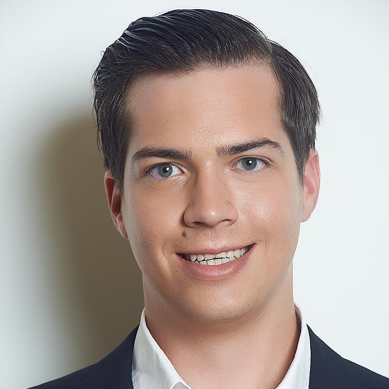 Jong met een mening. Politiek geïnteresseerd en teleurgesteld.