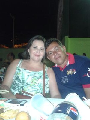 Dentista, casada, 2 filhos.