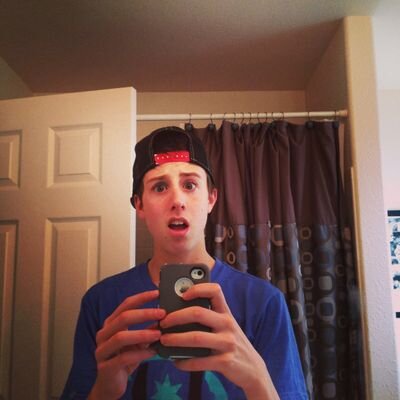 Hey! I'm Ellis, I'm just living my crazy life! Junior in high school.