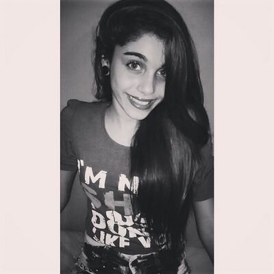 u smile, i smile.
instagram : @day_licia