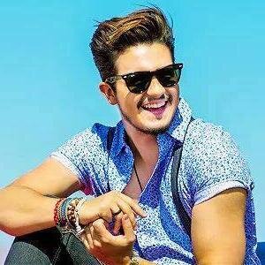 Se fosse pra resumir minha vida em momentos felizes resumira no dia qm q ti conheci foi ali q meus dias passou a fikr mais felizes @luansantana