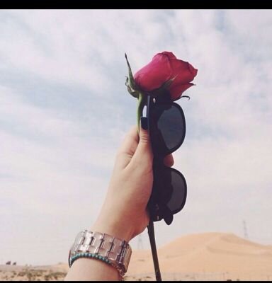 إن صمتي ﻻ يعني جهلي .. ولكن مايدور حولي ﻻ يستحق الكﻻم . .