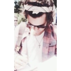 shinyunicornhaz's profile picture. Heres a free follow from @50shadesofeels please go follow her! ❤️ she follows back 100%❤️ILYASM!✌️