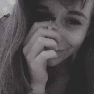 AnaisLecaplain's profile picture. j'roule un sderh pcq là haut ca me stress.                       La drogue t'emmène au paradis biatch.