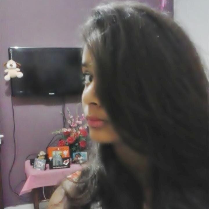 - O meu pensamento te segue, minha saudade te persegue o meu amor não envelhece, cê não sai da mha mente (8 LS