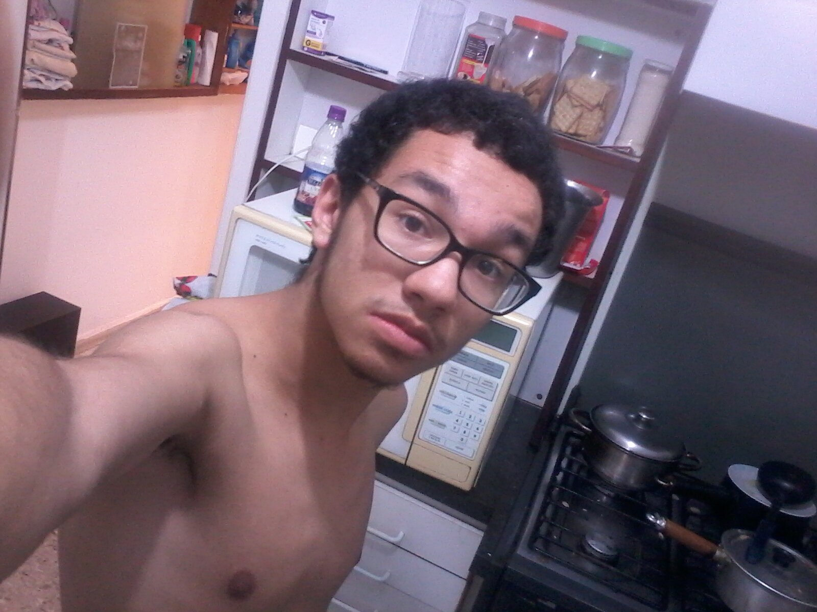 um cara diferente dos outros mente aberta legal e muito criativo procurando a paz interior e ser feliz gay assumido nao afeminado