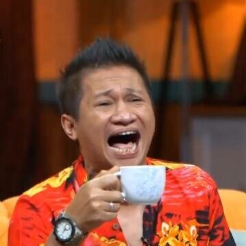 minum kopi terasa nikmat meskipun kopinya dapat minta~~ Senyum Dong