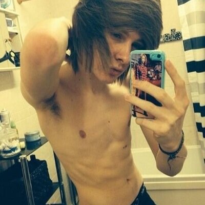 Im Dustin Im 19 Im Bi Single and looking Hmu Lets get to know each other C;