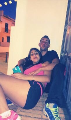 un dia aparese ella cuando menos te lo esperas y ..... tequiero