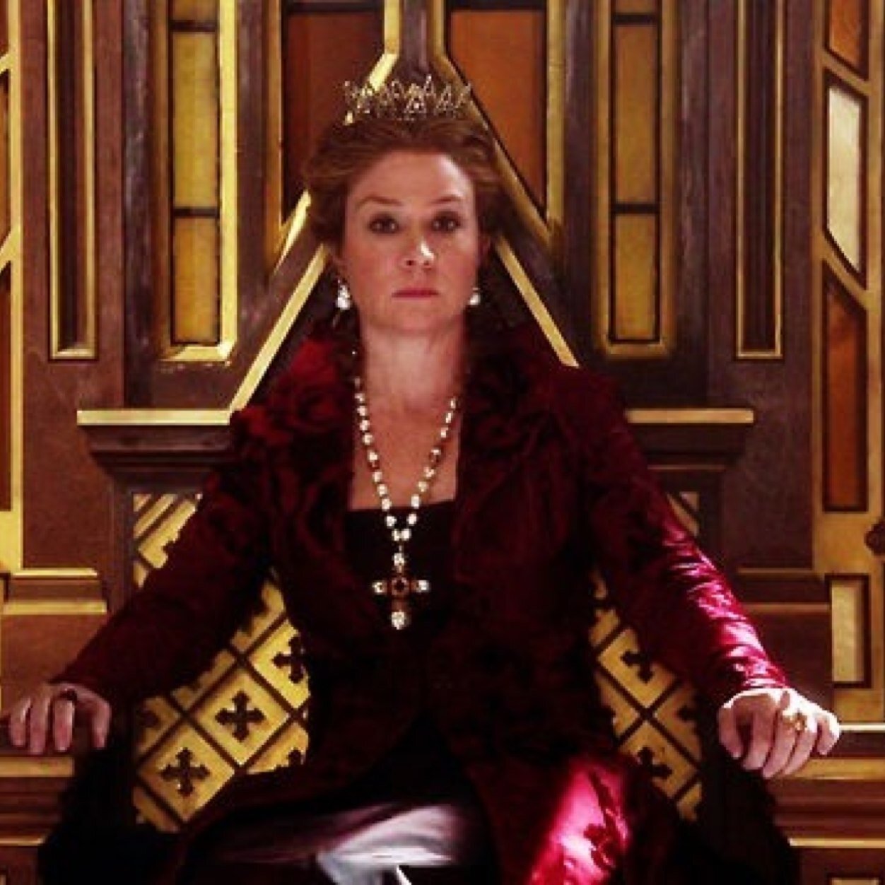 Queen of France| Italian blood| How do I control a daughter in law that is queen in her own right? || I rule France, not my sons #BitchPlease #TheAgeOfCatherine
