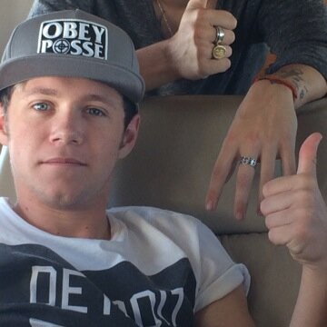 hello beautiful! thanks for looking here.. please follow @rackniall she follows all back!