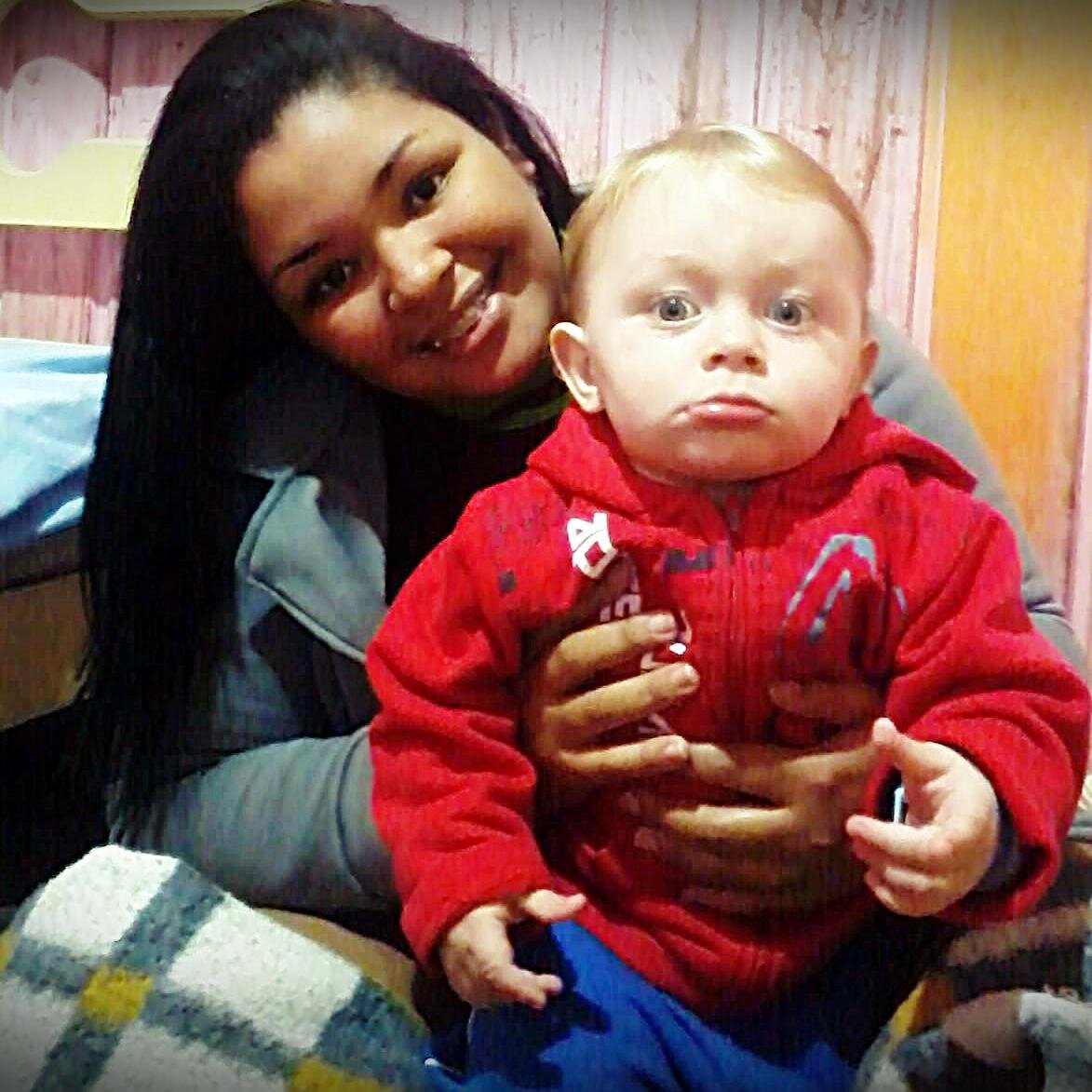 Tenho lado mulher e o lado menina! 
'Sei ser mulher quando precisa e sei encarar a vida como um mundo de sonhos quando necessário !