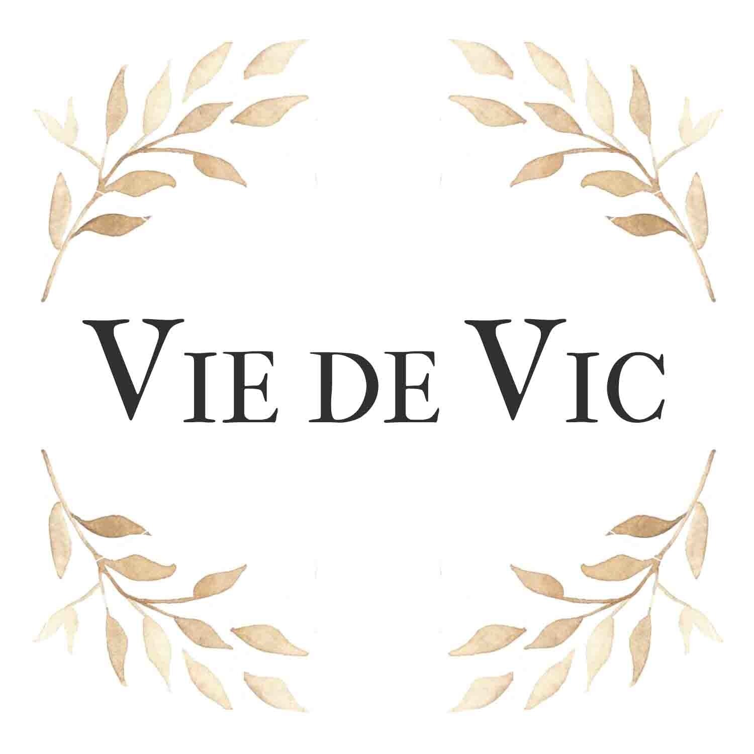 Fine Watercolor Illustration & Stationery for Weddings and Beyond.