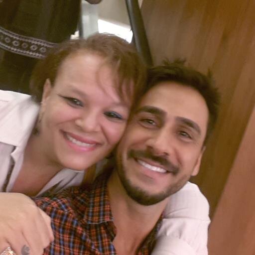 A vida está ai de braços abertos...Sorriaaaa....vivaaaa...