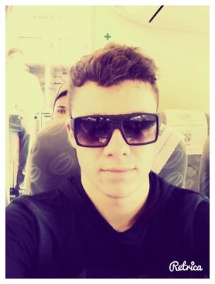 Apenas um jovem latino americano.