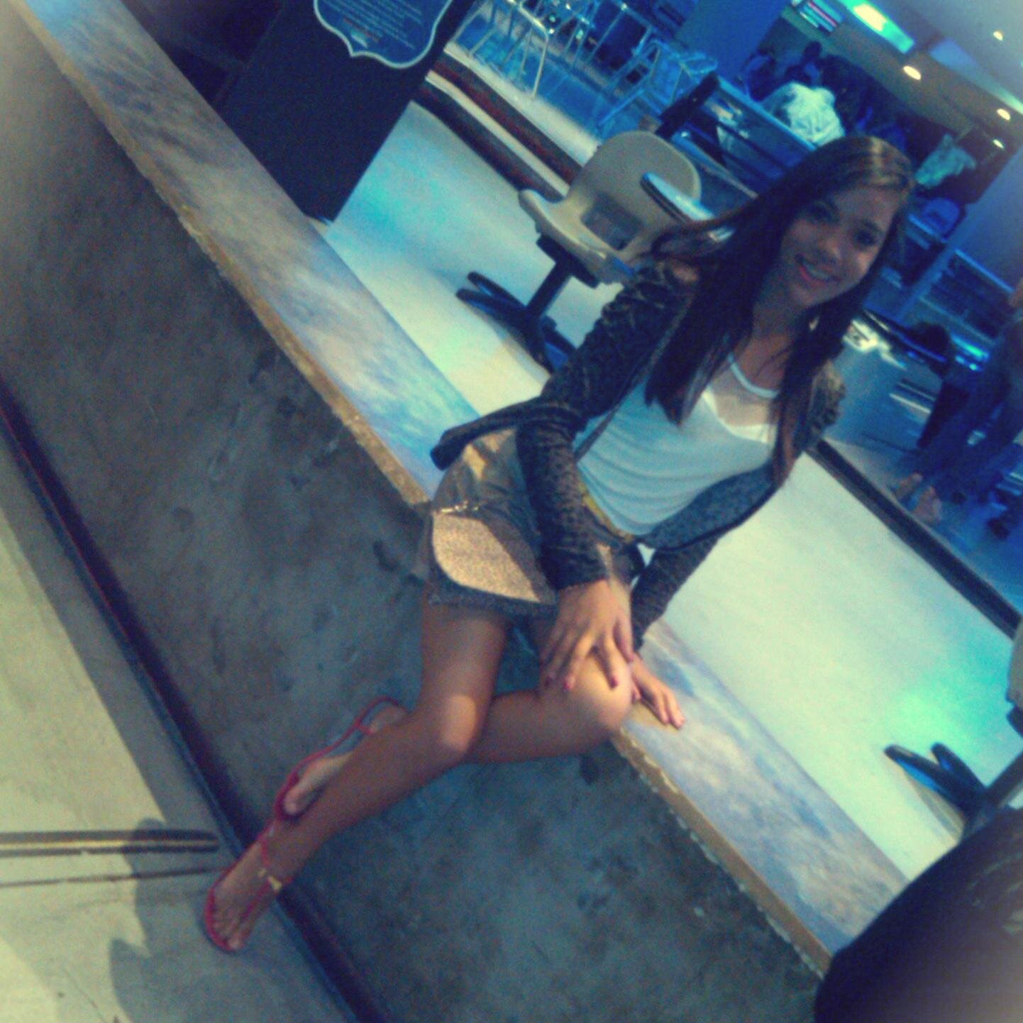 Holaac: la vida me ha enseñado que no todo es color de rosas♥.