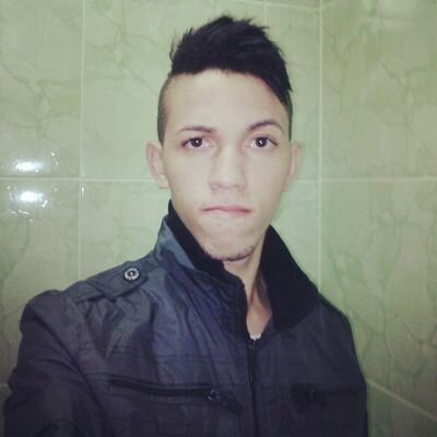 Vinicius, 22anos Natural de Três Rios-RJ, Estudante e Apaixonado pelo carnaval pelo Samba #Mangueira