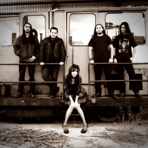 Whisper Banda de Rock formada em 2007 em Itapetininga-São Paulo,com influencias em Joan Jett,Bon Jovi,Evanescence etc...acesse nossas musicas no you tube!!!