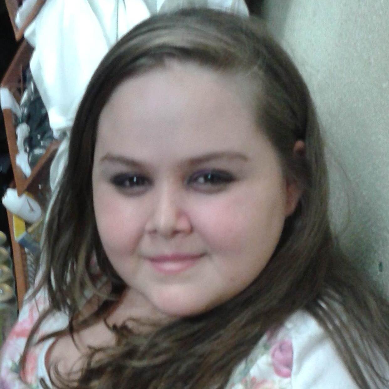 Sou uma pessoa bastante estudiosa, mas um pouco nervosa e estressada, porém sou carinhosa, divertida e alegre. !!!!! ♥ :)