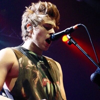 Guys my other account was hacked with 5k i have to start over follow me please