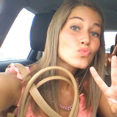 LalinaSv's profile picture. 