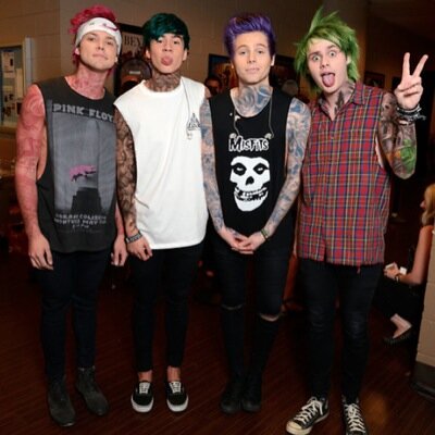 @5secofsummer55 just gave you a free follow so please go follow!!♡