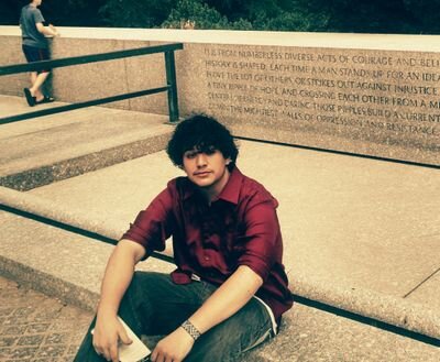 Artistic and looking to make a living doing what I love. I want to show the world what this little mexicano can do!!!