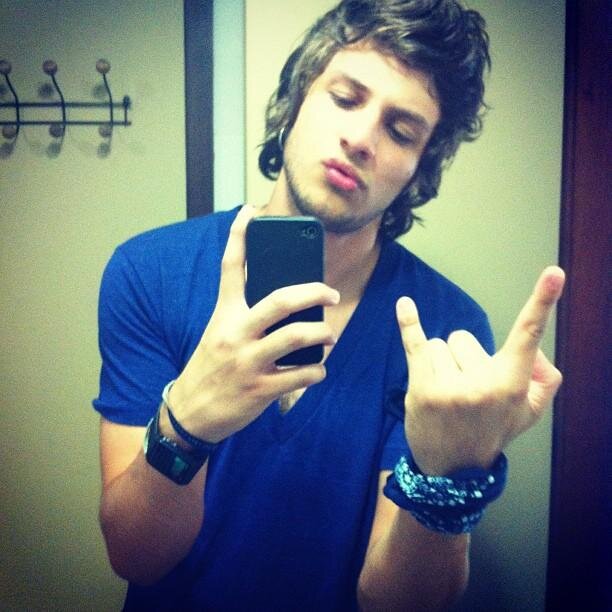 E mesmo que me julguem, mesmo que haja obstaculos, meu amor por vocês vai durar até o ultimo segundo da minha vida ! - RBR
since : 26/11