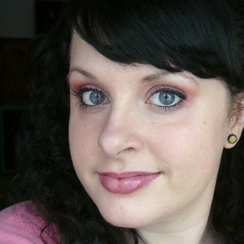 Award-winning beauty blog covering tutorials, product reviews, FOTDs and more!