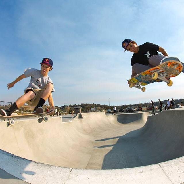 Skate On/ World Off Es El Unico Momento En El Que Nada Maz Te Importa Page On English and Spanish