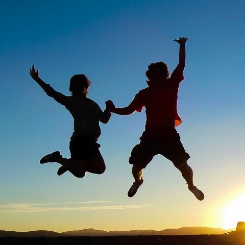 If you like to travel, to discover ordinary things in a quite unusual light, or if you simply have an adventurous mind, let's tell our story together.