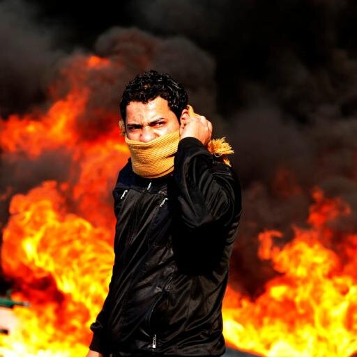 لا أمثل سوى نفسي ، لا أعتقد بنظريات المؤامره التي أصبحت على لسان كل من هب ودب، أقيس الافعال على الارض وأحكم