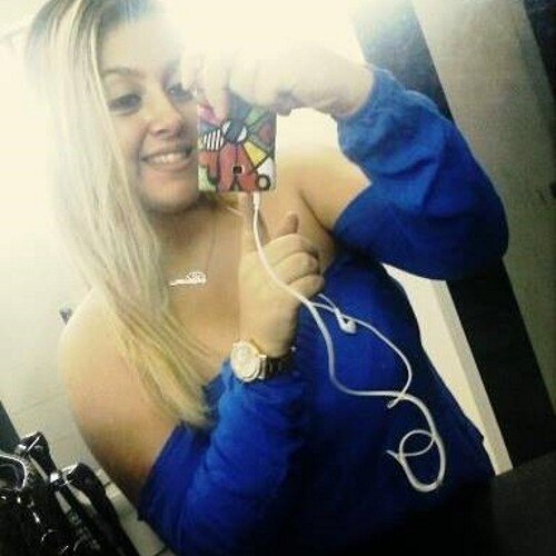 Na minha vida tudo acontece, mas quanto mais a gente rala, mais a gente cresce, hoje estou feliz porque eu sonhei com você ♫