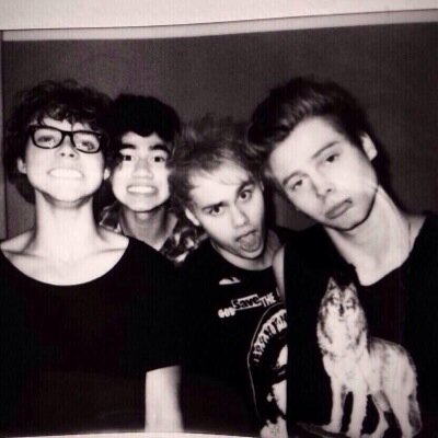 Back up acc for @5SOSDMHelp__