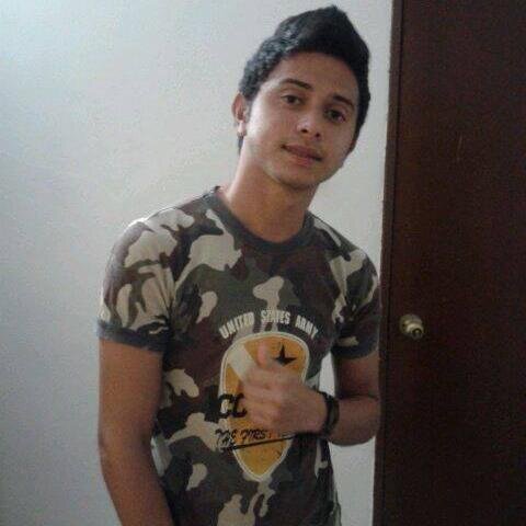 18 años de edad, Soy una persona de pocas palabras, Cantautor del genero Urbano Hip Hop, Integrante de San Jacinto Crew.