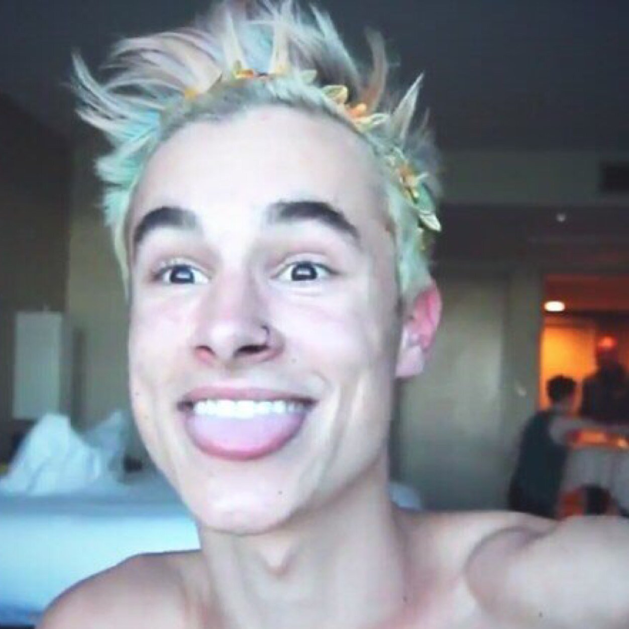 I cant take kians eyes they are literally life 0/6 0/9 Emery Followed 07/03/14