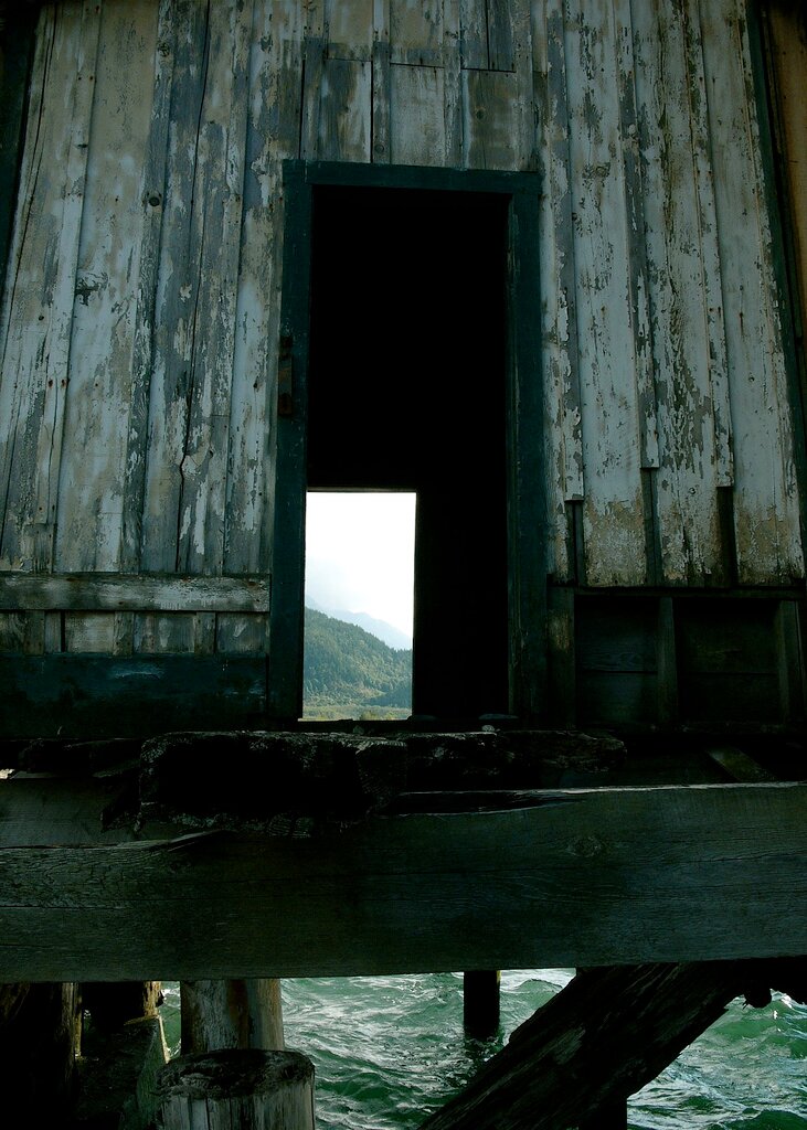 The Broken Doorway is an @IndieMediaWeek[ly] radio show that is enthused about promoting experimental and rare, unheard-of musics, primarily from SoundCloud.