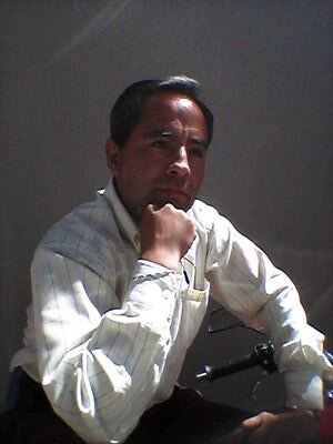Soltero, 4O años, vivo solo, trabajo en caminante aeropuerto