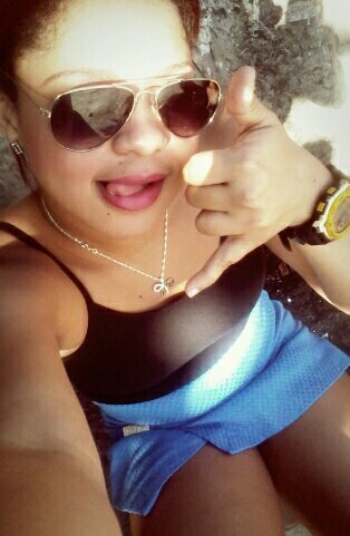 Sou uma garota; Avaémermoé ?  kkk
sou legal, maluca, inteligênte, amorosa e muito amiga.
sou o que sou !