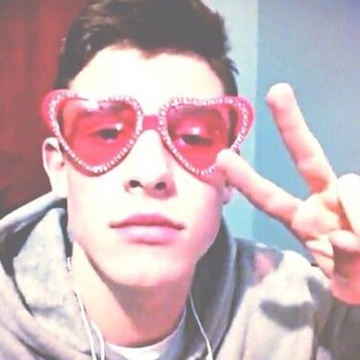 FOLLOW @grungewilkBC SHE GAVE YOU A FREE FOLLOW