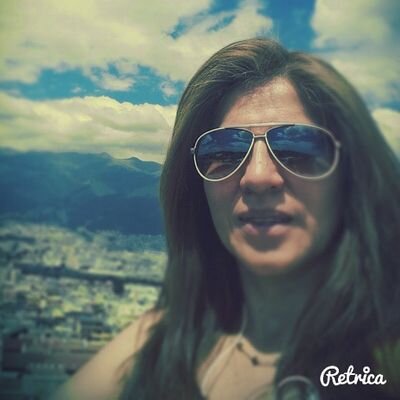 Mujer Ejecutiva que en el año 94 se convirtió en madre como la mejor realización de la vida.