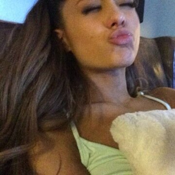 @ArianaGrande ♡