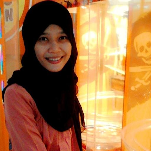 tersenyum untuk kalian PENGHIANAT #udah MOVE ON LAGI :) :) SENYUMKAN AJA
