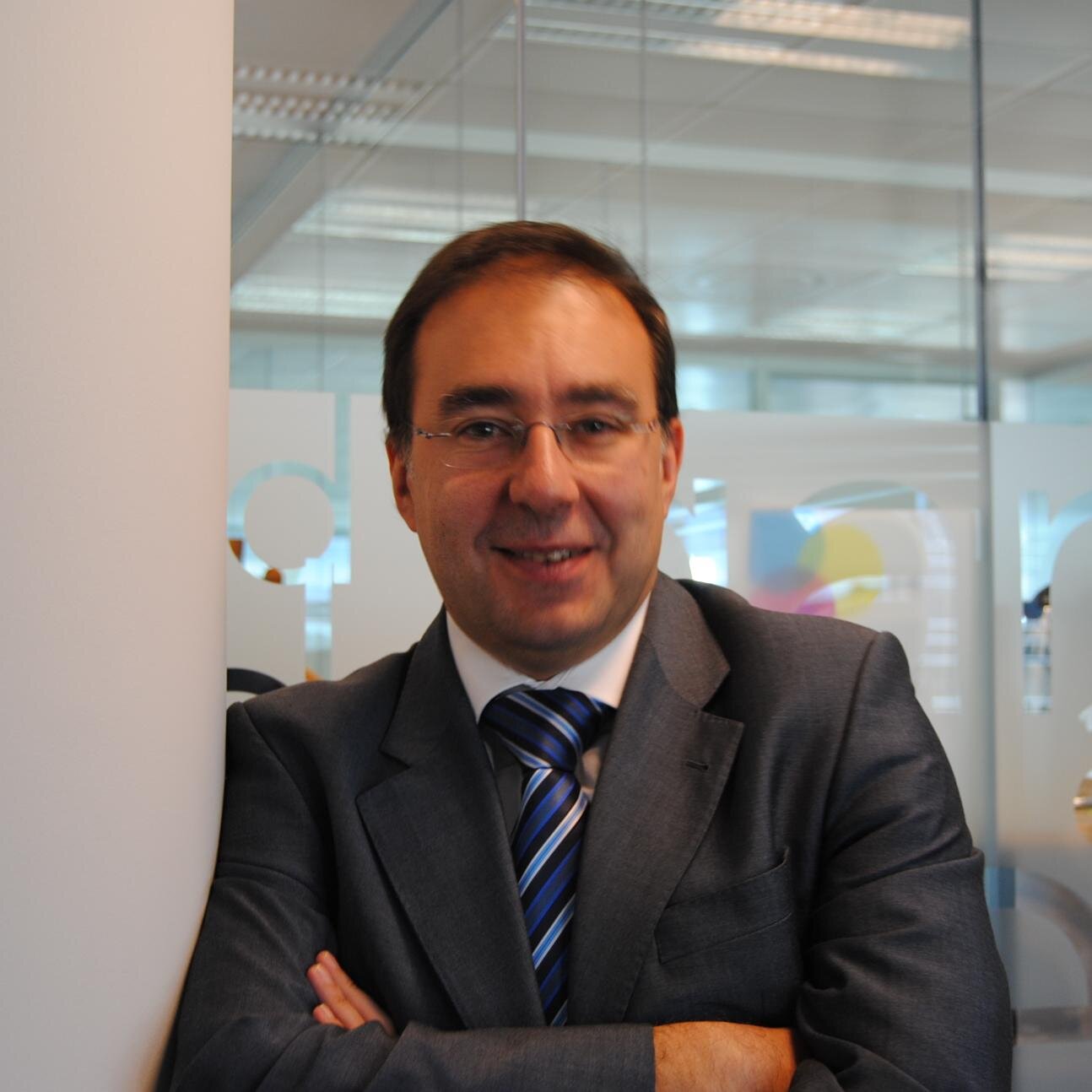 I am a Ph.D in Physics and graduate from IESE Business School managing a spin-off of the everis group called i-deals