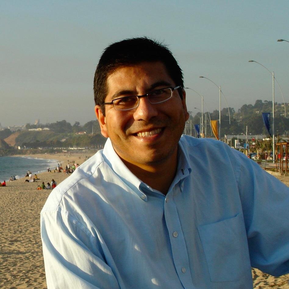 Emprendedor e Innovador. Experto en soluciones Móviles y Experiencia de Usuario (UX). Enemigo de la rutina, apasionado de la aventura.