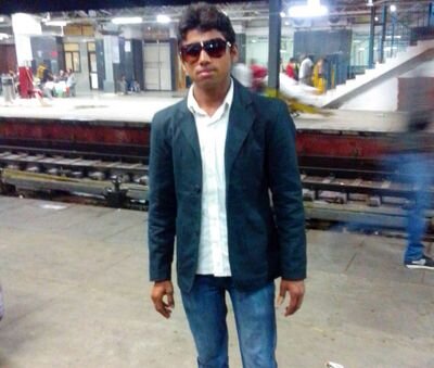 MUJHE TALASH HI EK YESE SAKSH JO MUJHE DIL SE PYAR KARE 
WARNA YE DOST 
JISM TO PAISAO SE BHI  MILA KARTE HI