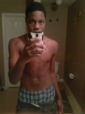 im from chicago im a chill and cool nigga hate ppl who assume and bring drama and if you have a kik kik me @darylaustin and dont forget to follow