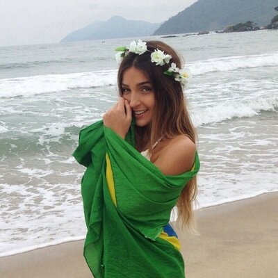 Abra as portas da sua alma e deixa a brisa bater, deixa o vento levar tudo que não deve ficar ॐ