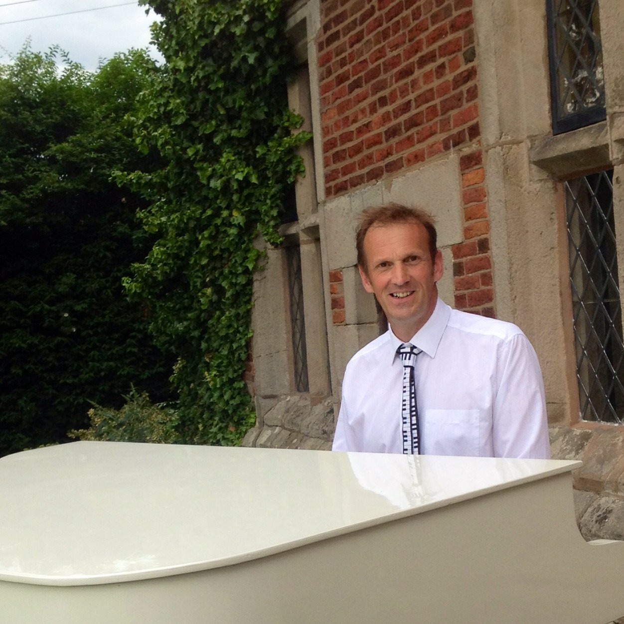steveparrypiano's profile picture. Incredibly experienced pianist for weddings & events.  Jazz, Contemporary, Classics, Easy listening, blues.  Supplies own gorgeous portable white grand piano.